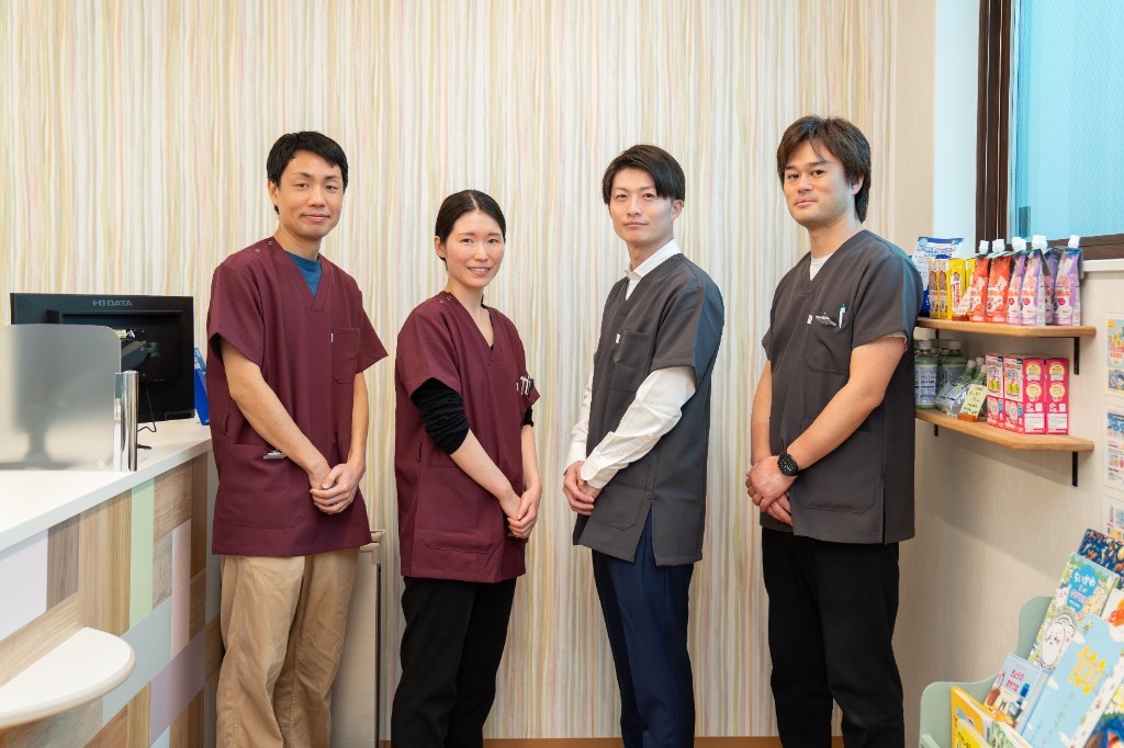 スタッフの集合写真